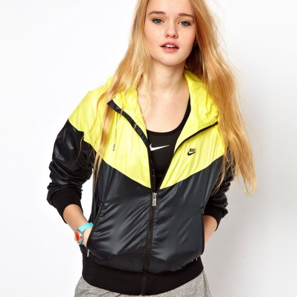 Nike Women's Black Yellow Classic‎ Outdoor Windrunner Jacket Size Medium